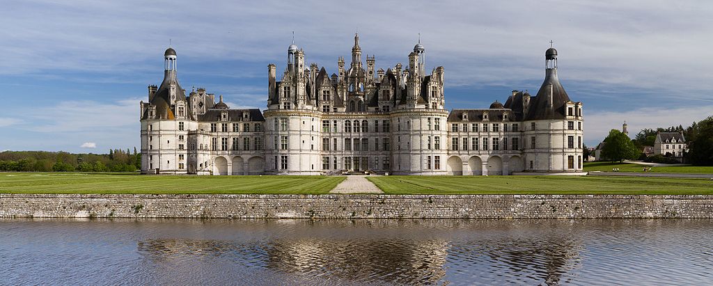 Chambord_Castle_Northwest_facade.jpg